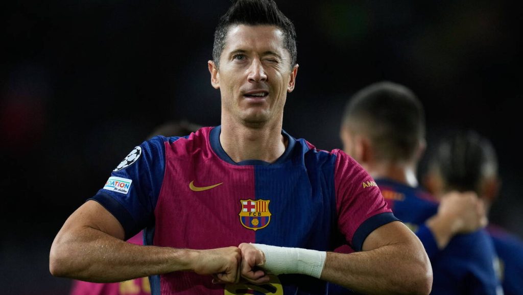 Robert Lewandowski Fot. PAP/EPA/ENRIC FONTCUBERTA