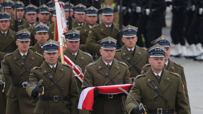 Ceremonia odprawy wart przed Grobem Nieznanego Żołnierza na placu Piłsudskiego w Warszawie Fot. PAP/Paweł Supernak