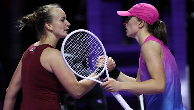 Iga Świątek i Barbora Krejcikova. Fot. Getty