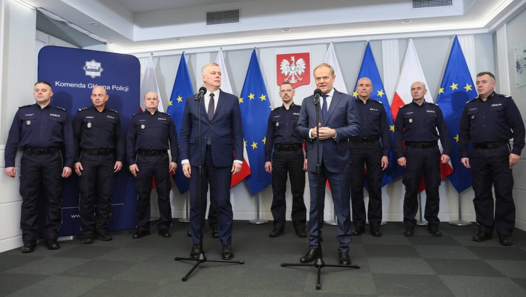 Konferencja premiera i szefa MSWiA Fot. PAP/Leszek Szymański