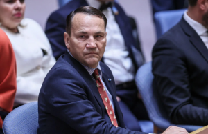 "Nie ma uprawnień ani wiedzy". Sikorski uderzył w prezydenta