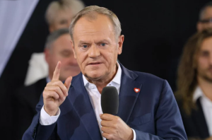 Tusk opublikował nagranie ws. paliwa. "To co, tankujemy?"