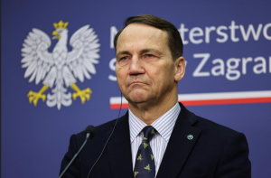Sikorski o polexicie: mamy już w Polsce retorykę, że UE jest większym zagrożeniem od Putina