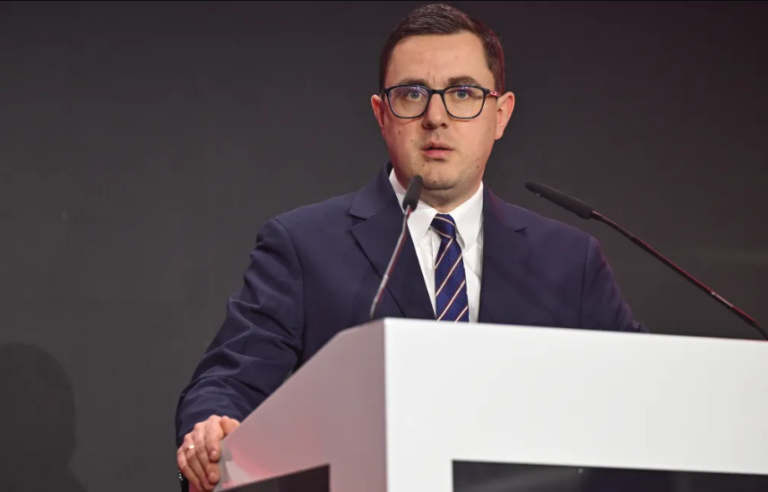 Rosyjski gaz musi zostać kompletnie wyrzucony z Europy - oświadczył minister energii Miłosz Motyka