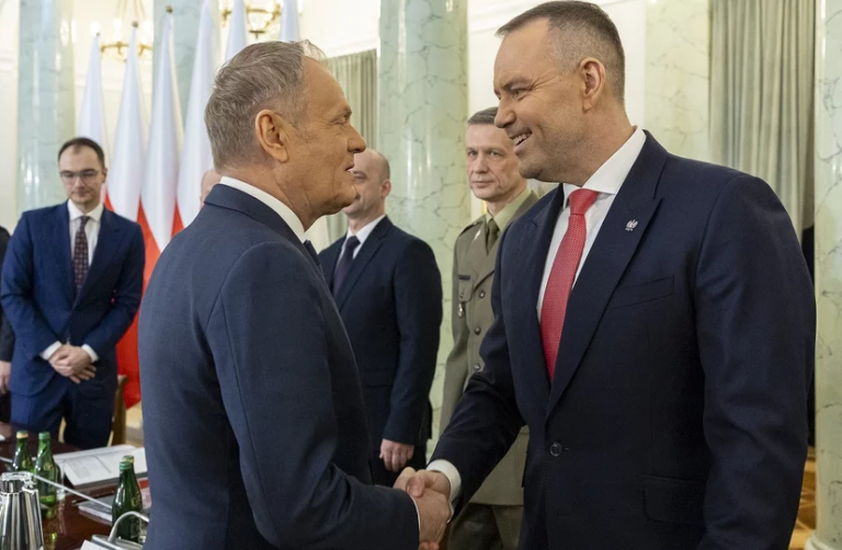 Karol Nawrocki krytykuje rząd