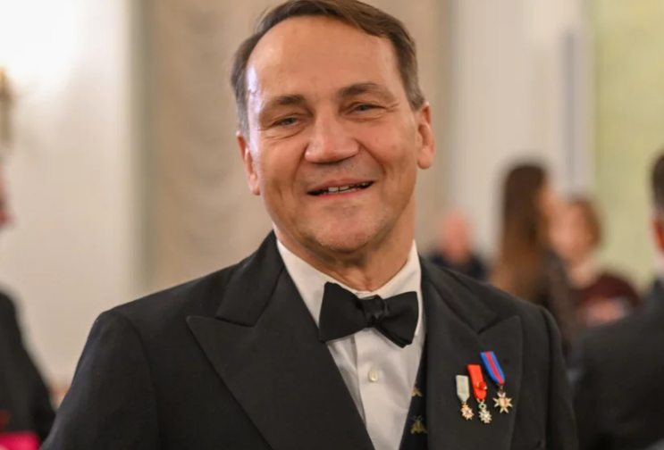 Minister Sikorski w ubiegłym roku też był na CPAC-u. Niestety siedział w trzecim rzędzie – stwierdził rzecznik głowy państwa Rafał Leśkiewicz