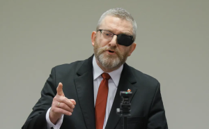 PE zagłosował za odebraniem immunitetu Grzegorzowi Braunowi