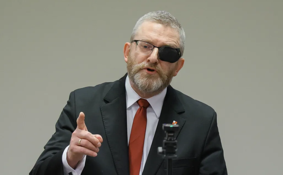 Grzegorz Braun ponownie nie usłyszał zarzutów