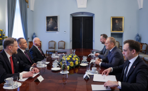 W Pałacu Prezydenckim trwa spotkanie Karola Nawrockiego z Donaldem Tuskiem w sprawie przedstawionej przez prezydenta i prezesa NBP Adama Glapińskiego propozycji programu "polski SAFE 0 proc."