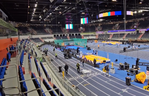 Toruń. Na Rynku Nowomiejskim powstaje strefa kibica