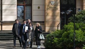 Czwórka prawników, która składała "ślubowanie" w Sejmie w obecności marszałka Włodzimierza Czarzastego, nie otrzymała z Trybunału Konstytucyjnego wynagrodzenia