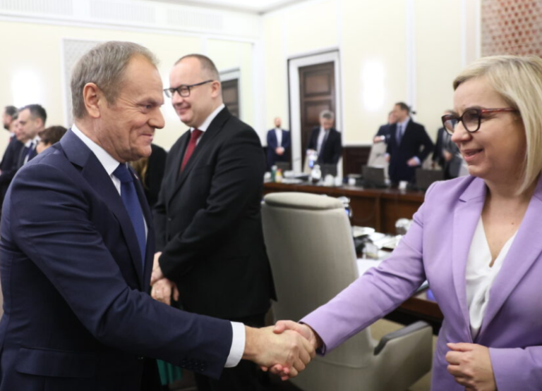 Wotum nieufności wobec Pauliny Hennig-Kloski. Tusk atakuje opozycję