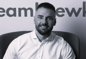 Karol Nawrocki ​odznaczył pośmiertnie tragicznie zmarłego posła Łukasza Litewkę Krzyżem Oficerskim Orderu Odrodzenia Polski