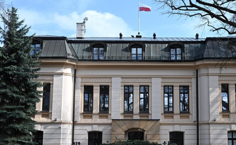 Warchoł ujawnia "szatański plan" rządu na przejęcie TK