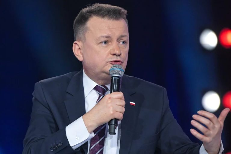 MON zapłaciło TVP w likwidacji prawie 900 tys. zł. Błaszczak: Skandal!