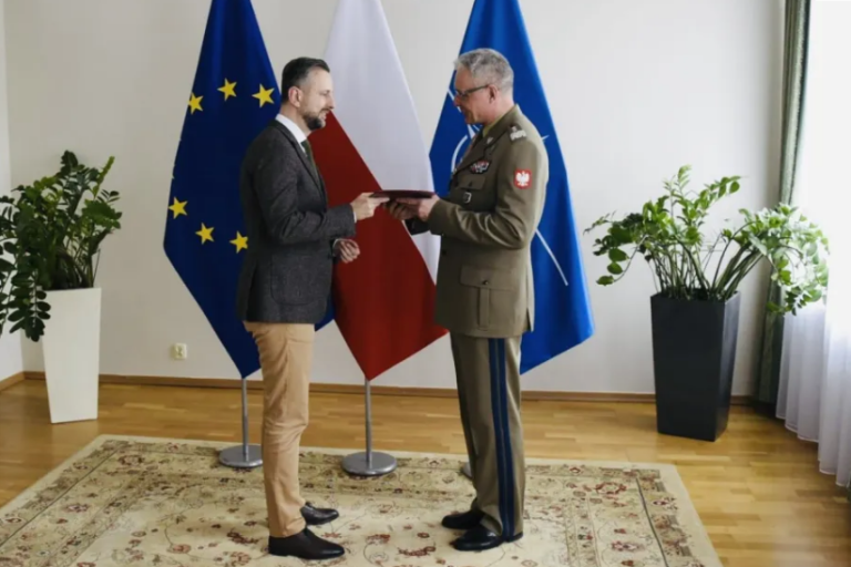 Szef MON wręczył akt mianowania gen. Błazeuszowi