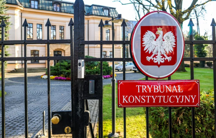 Policja wejdzie do TK? "Będą musieli się ugiąć przed majestatem prawa"