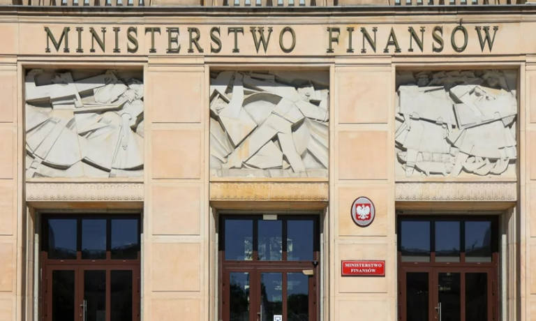 W gmachu Ministerstwa Finansów w Warszawie padł strzał. Kiedy na miejsce przebyły służby okazało się, że nie żyje pracownik ochrony tego obiektu