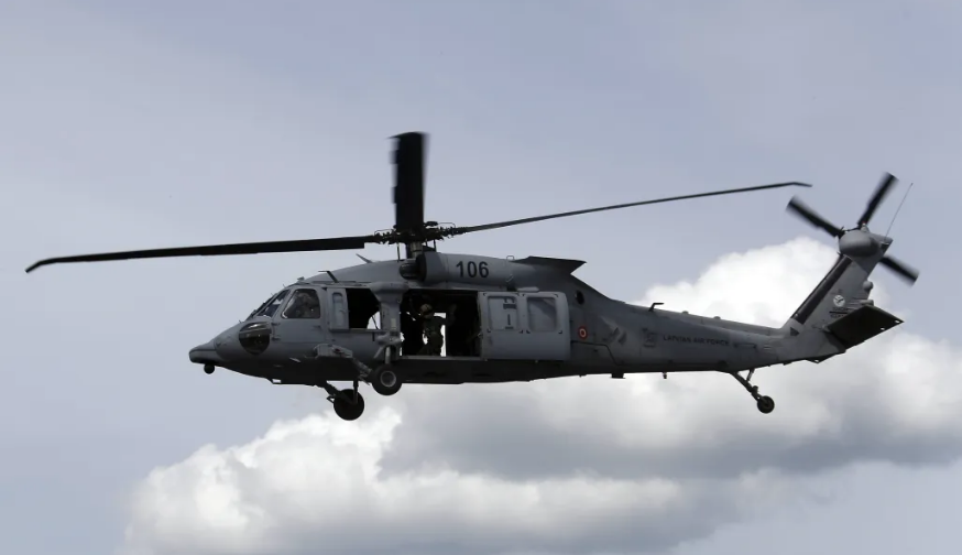 Black Hawk nad rondem w Warszawie