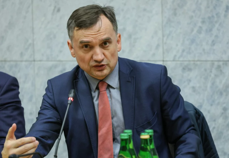 Ujawniono, kto pomógł Ziobrze uzyskać wizę do USA
