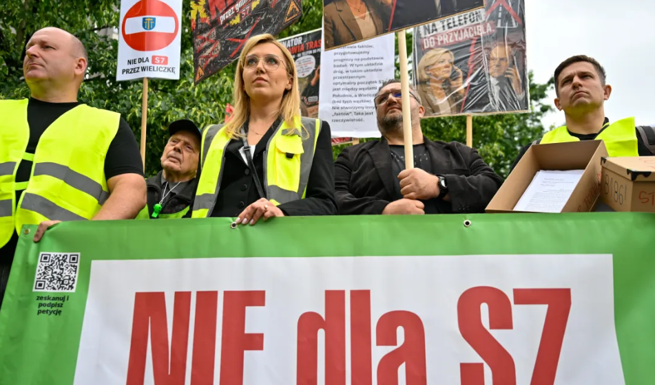 Protest mieszkańców przeciwko planowanej budowie trasy S7