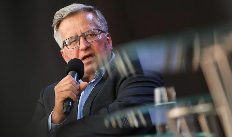 Komorowski: Premier Tusk znalazł się w trudnej sytuacji