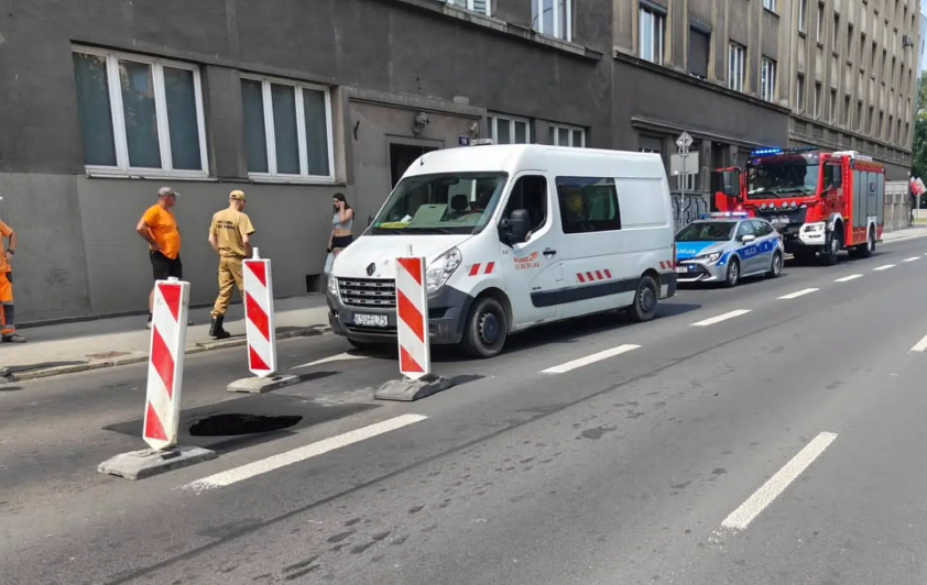 Kraków. Naprawa zapadliska na al. Słowackiego