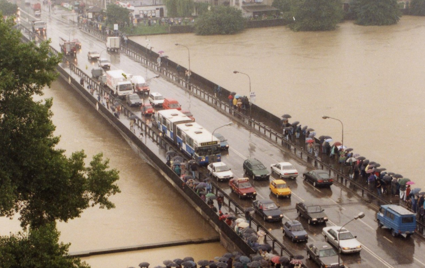 Powódź 1000-lecia. Tak 29 lat temu wyglądał Kraków i okoliczne miejscowości