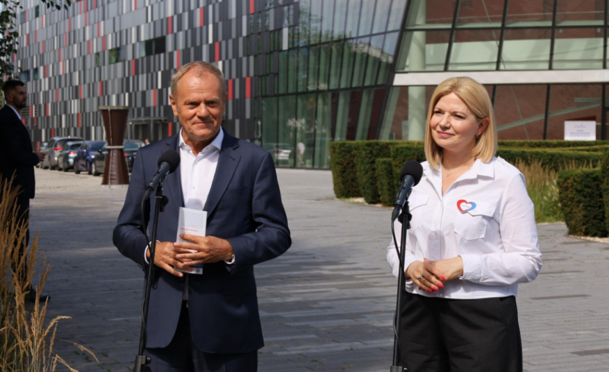 Donald Tusk wspiera Monikę Piątkowską i obiecuje pieniądze na metro w Krakowie