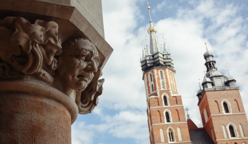 Burmistrz nocny Krakowa zapewnia, że mieszkańcy bardzo dobrze oceniają bezpieczeństwo miasta