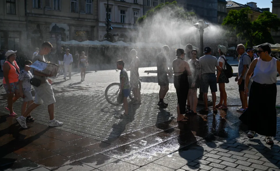 IMGW wydał ostrzeżenie przed upałem dla Krakowa, a miasto zamyka postój dorożek na Rynku Głównym